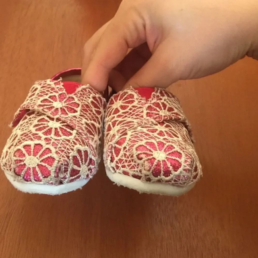 🎉Last Price 🎉Toms shoes👧 - Picture 2 of 4